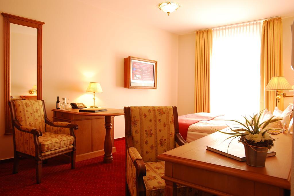 Muensterlaender Hof Hotel Cloppenburg Bagian luar foto